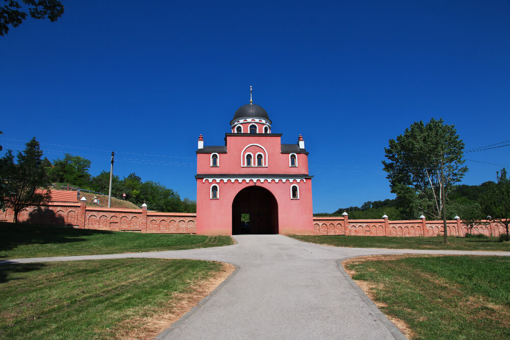 obilazak manastira po Srbiji Firby Travel 3